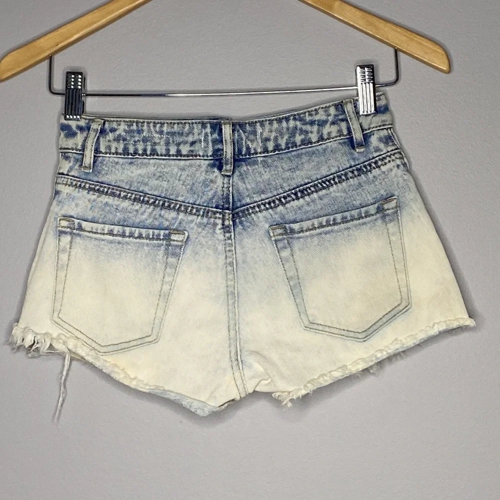 HIGH RISE DENIM‎ SHORTS - Picture 2 of 4